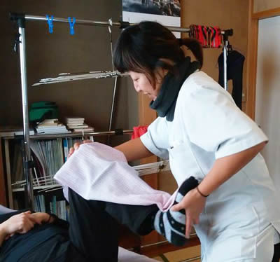 横浜の脳梗塞・脳出血の訪問リハビリマッサージなら、訪問リハビリ鍼灸マッサージ アマーレ治療院